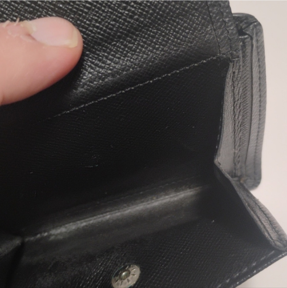 Louis Vuitton Taiga Black BiFold Unisex Wallet With No Peeling (EUC) - Picture 11 of 15